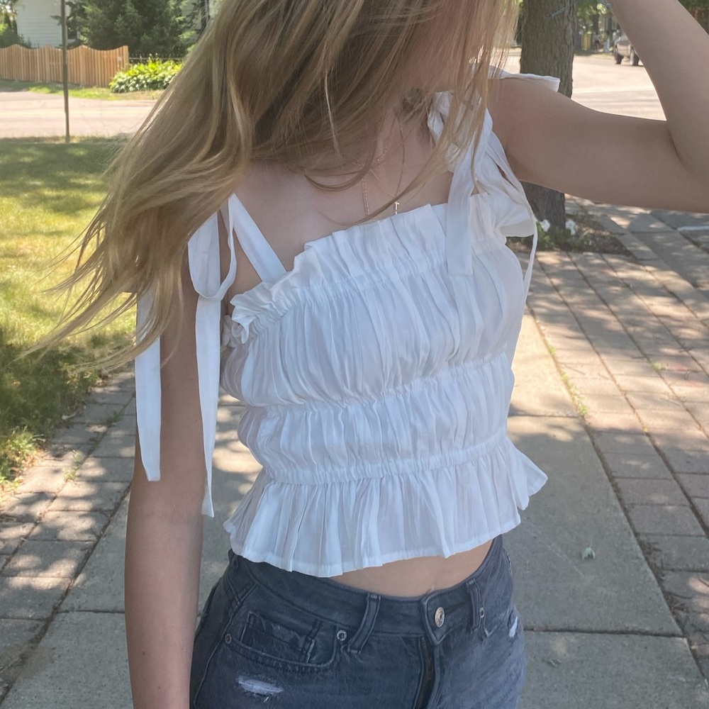 FRILLY WHITE TOP (tie string straps!) Super Cute, Size SMALL